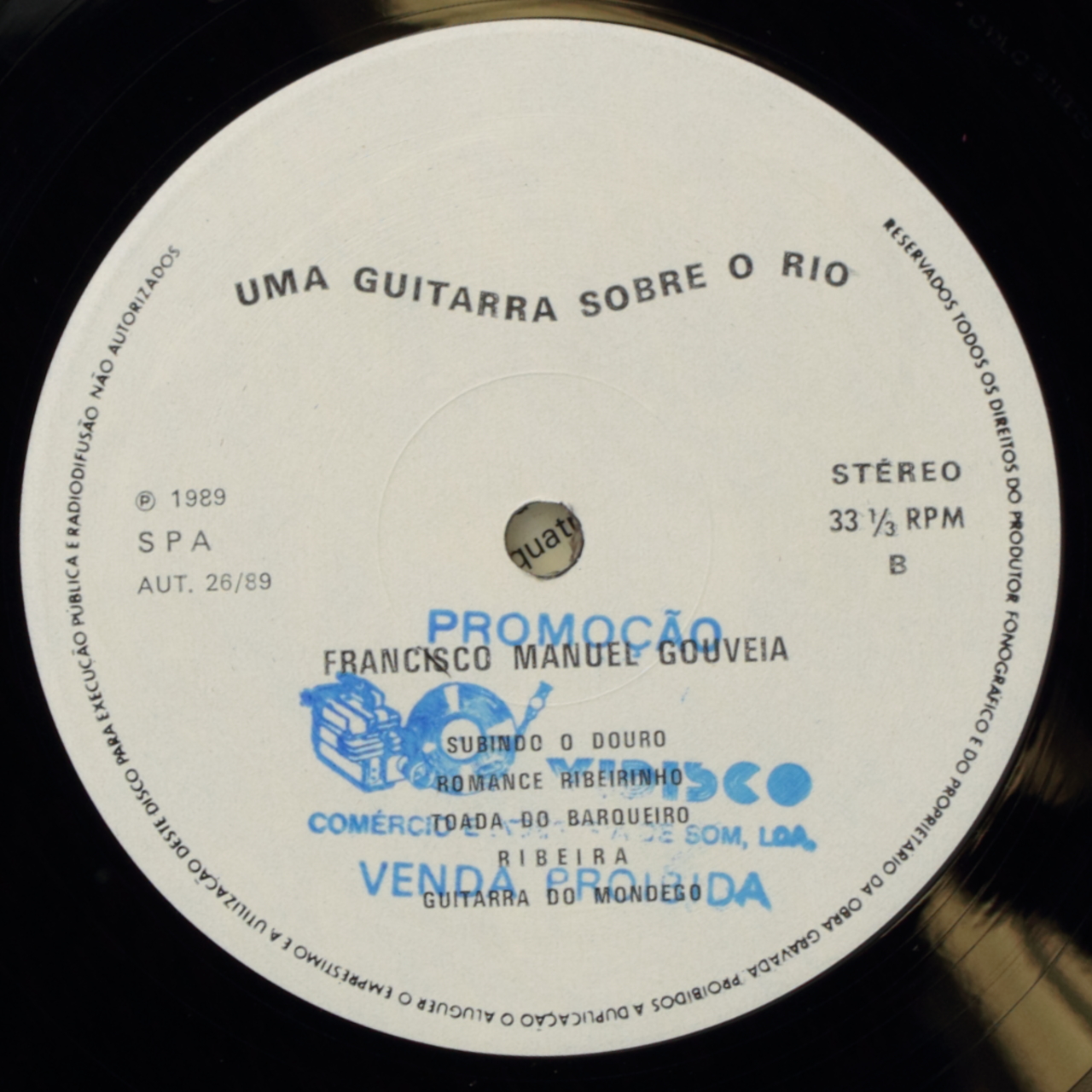 Uma guitarra sobre o rio
