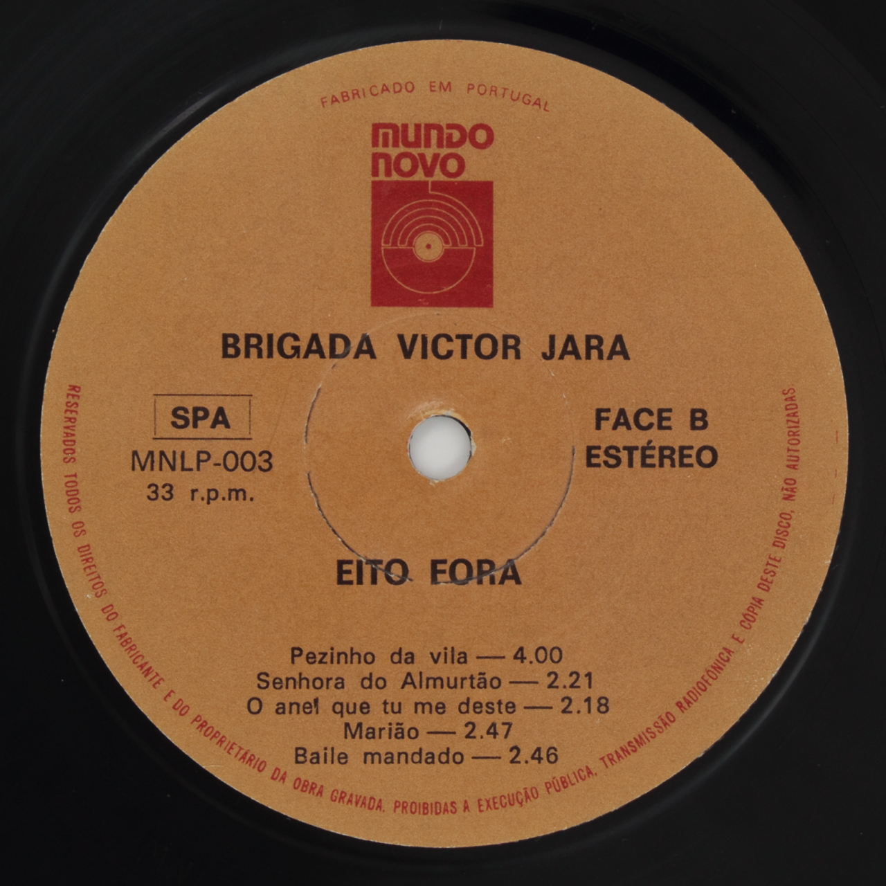 Eito fora